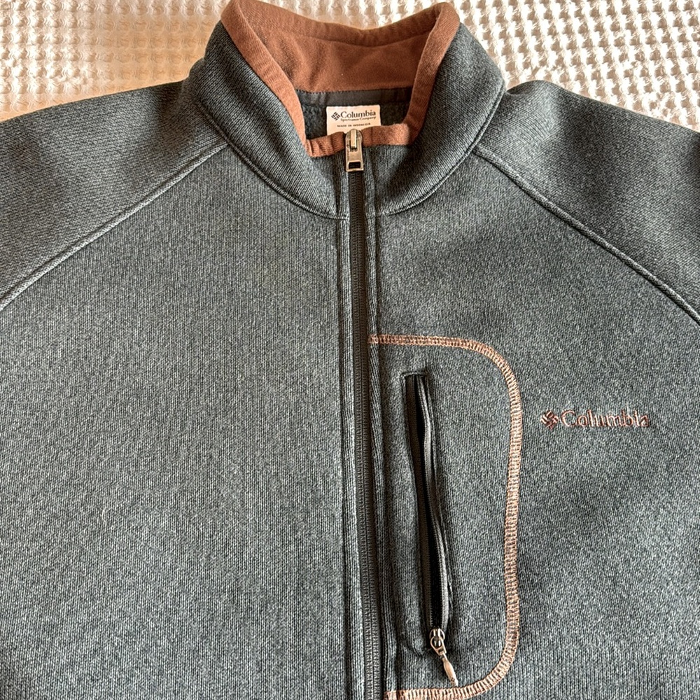 Columbia Men’s Full Zip Sweater. - Picture 8 of 8